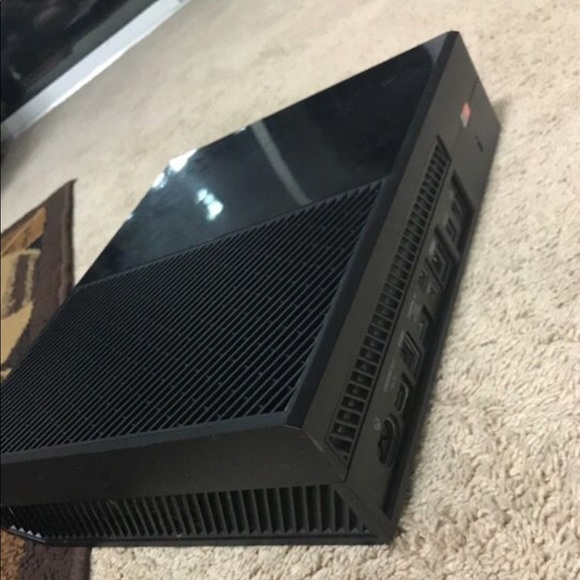 Xbox One - Picture 2 of 3
